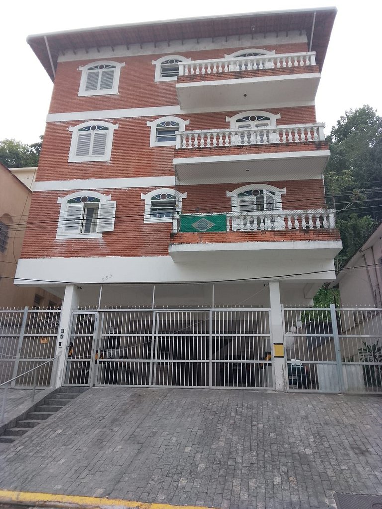 Predinho em localizaçao central perto da praia em ambiente f