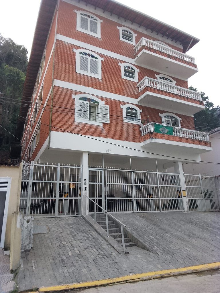 Predinho em localizaçao central perto da praia em ambiente f